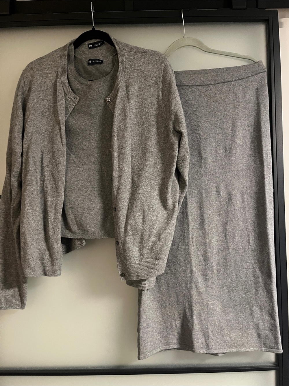 ๐ Set GAP Grey Knit Midi Skirt, Cardigan and Short Sleeve Sweater - tall